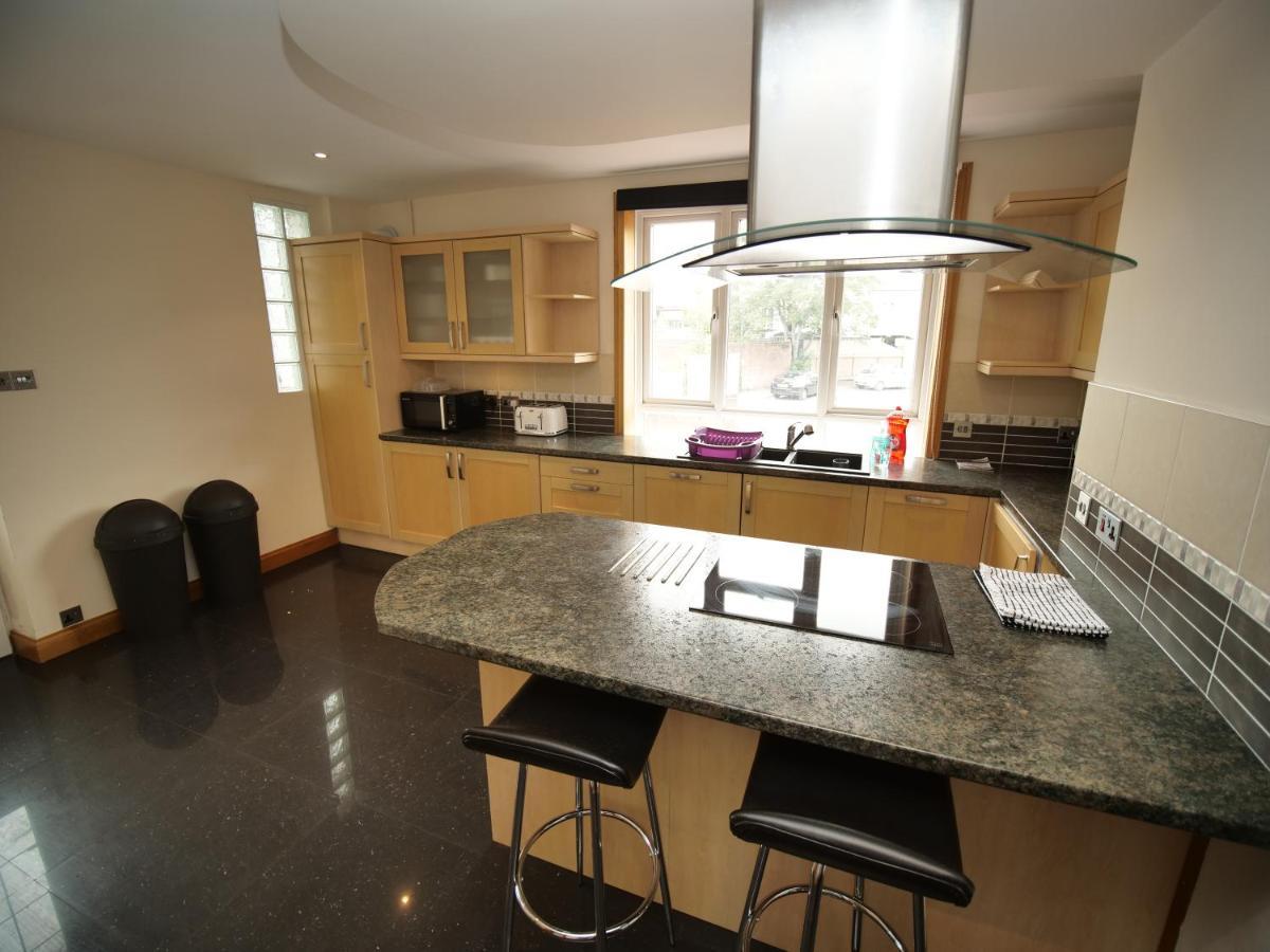 Town Centre Apartment Sleeps 9 Bournemouth Exterior foto